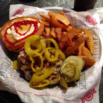 Fuddruckers - Awesome food, friendly staff, and a fun time. Recommed bringing your family here or just eat and awesome burger. Definitely beats red robins - Burgers Near Me - Succasunna, New Jersey