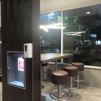 McDonald's - Sitting area - Fast Food Near Me - Clovis, California