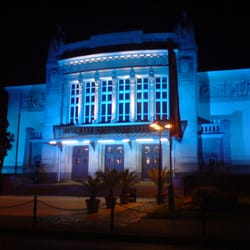 Stadttheater - zur 100-Jahrs-Feier 2007 wurde das Stadttheater abends schön in verschiedenen Farben angestrahlt.