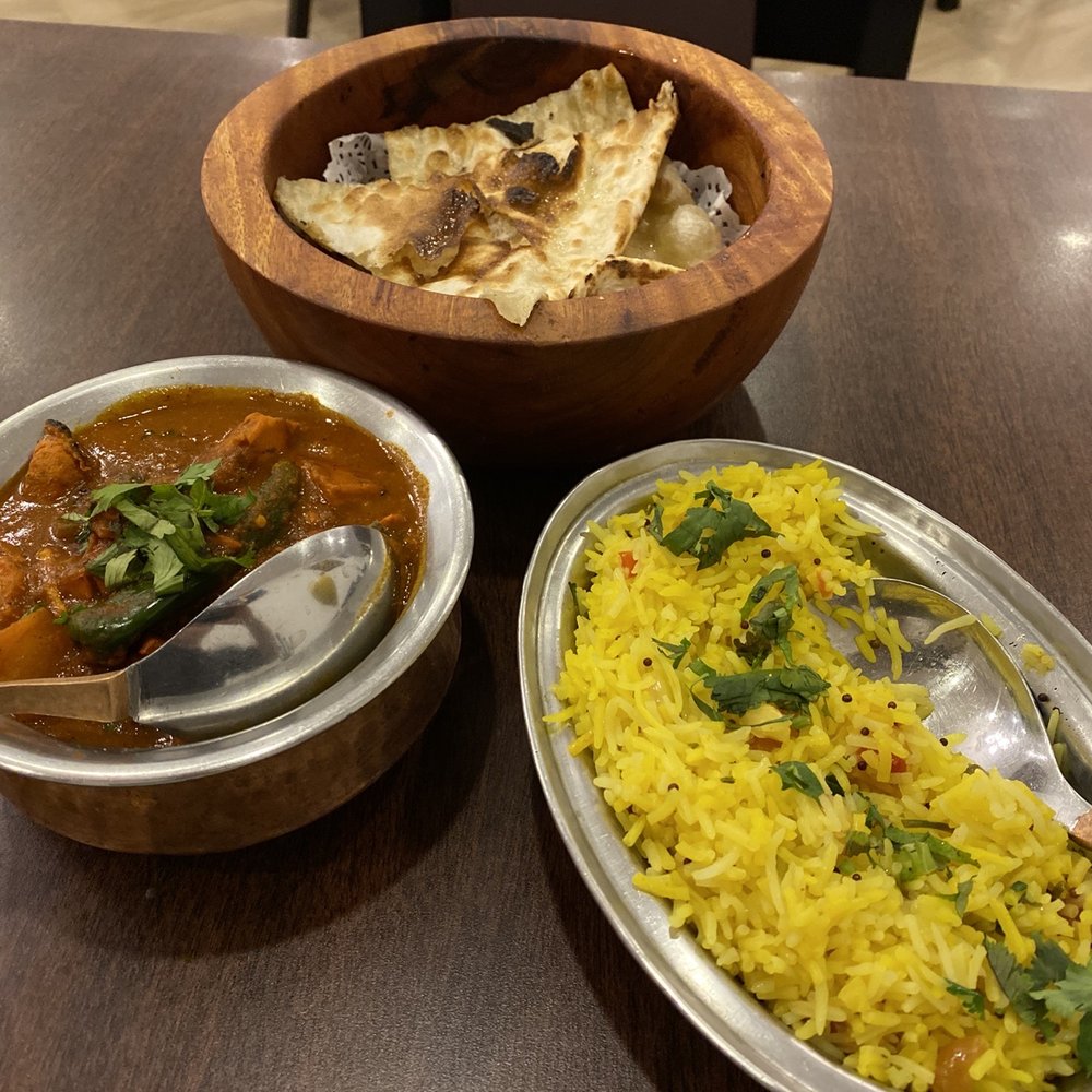 Dawat - chicken vindaloo, lemon rice, naan bread - Indian Near Me - Ciudad de Mexico, DIF