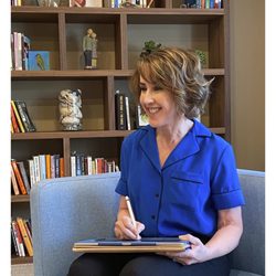 Wendy Lynne Life & Relationship Coaching - Working with a client in my office.