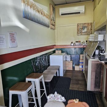 Papa's Deli - Inside - Breakfast & Brunch Near Me - Honolulu, Hawaii