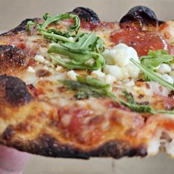 &pizza - Dulles II - Look at those burnt cheese bubbles! Yum