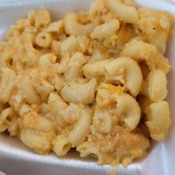 V's Kitchen - This is Mac and Cheese is just not good and lacks everything horrible