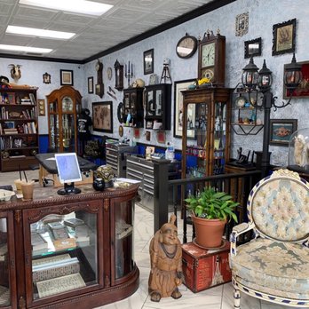 Vagabond Tattoo - Lots of interesting things to look at inside. - Tattoo Near Me - Kihei, Hawaii Vagabond Tattoo - Lots of interesting things to look at inside. - Tattoo Near Me - Kihei, Hawaii