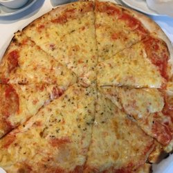 Pizzeria Piccolo - Margarita pizza