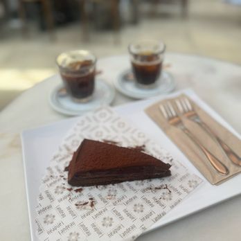 Landeau Chocolate - Patisserie/Cake Shop Near Me - Lisbon, 11 Landeau Chocolate - Patisserie/Cake Shop Near Me - Lisbon, 11