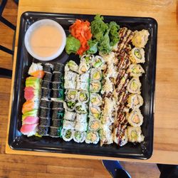 Slice n Spice - 8 asst rolls plus 2 speciality rolls. Large platter.