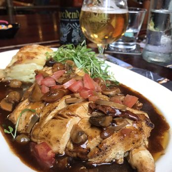 Bierbrasserie Cambrinus - Sliced Chicken. - Beer Bar Near Me - Bruges, VWV Bierbrasserie Cambrinus - Sliced Chicken. - Beer Bar Near Me - Bruges, VWV