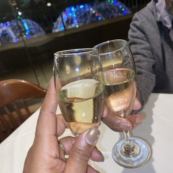 Geneva Chophouse - Champagne toast - Steakhouses Near Me - Lake Geneva, Wisconsin Geneva Chophouse - Champagne toast - Steakhouses Near Me - Lake Geneva, Wisconsin