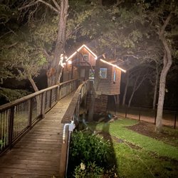 Davis Ranch Retreat - The treehouse at night