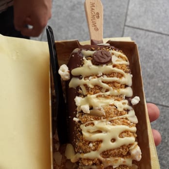 Magnum Pleasure Store Arnotts - Ginger nut, meringue and almond on milk chocolate! - Ice Cream & Frozen Yogurt Near Me - Dublin, D