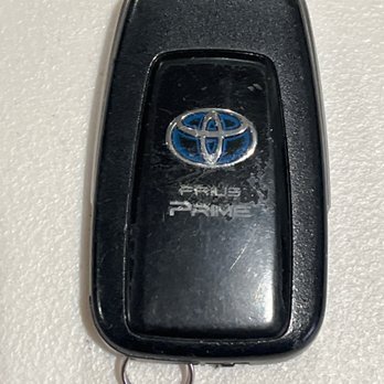 Diamond Locksmith - Back side of fob. Scratched up - Keys & Locksmiths Near Me - San Mateo, California Diamond Locksmith - Back side of fob. Scratched up - Keys & Locksmiths Near Me - San Mateo, California