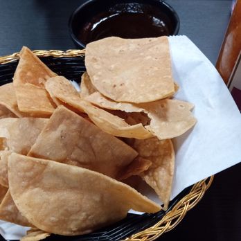 La Condesa De Oaxaca Restaurant - interestingly, the chips and salsa for dine-in, the salsa was also mole-ish? Wasn't complaining - Mexican Near Me - Long Beach, California