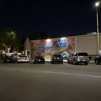 Bella Creamery - Outside - Ice Cream & Frozen Yogurt Near Me - Kingsburg, California
