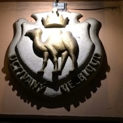 Uctívaný Velbloud - Beneath this emblem...