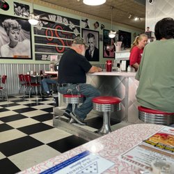 Boomarang Diner - Inside