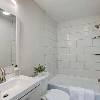 Green Hammer - Main bathroom - Roofing Near Me - Bossier City, Louisiana Green Hammer - Main bathroom - Roofing Near Me - Bossier City, Louisiana