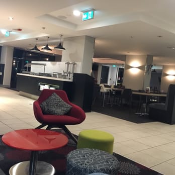 Travelodge - Reception & restaurant - Hotels Near Me - North Ryde, NSW