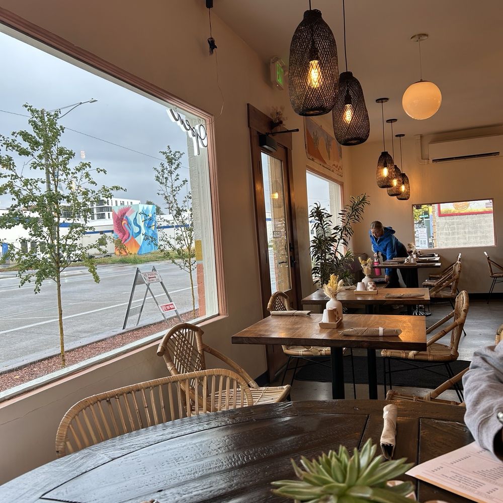 Contento Cafe - Coffee & Tea Near Me - South Salt Lake, Utah