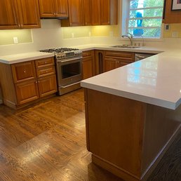 QUARTZ KITCHEN COUNTERS AND BACKSPLASH QUARTZ KITCHEN COUNTERS AND BACKSPLASH