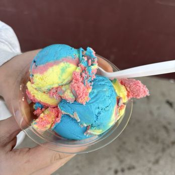 Bardon's Wonder Freeze - Superman! A Michigan tradition! - Ice Cream & Frozen Yogurt Near Me - Traverse City, Michigan