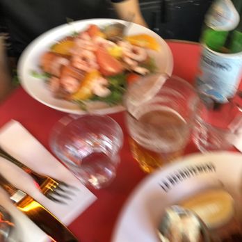 Le Recrutement - Sorry it's blurry! Salmon, shrimp and citrus salad - Brasseries Near Me - Paris, 75