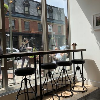 Liv Salades - Salad Near Me - Westmount, Quebec