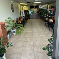 Wok n Roll - Entry way.