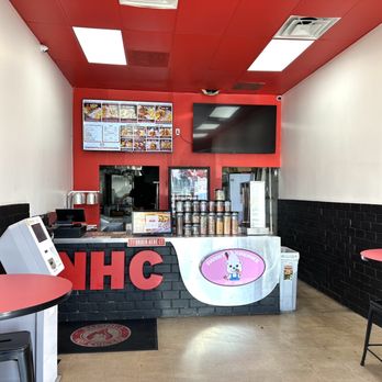 Nashville Hot Chicken - the interior of the restaurant - Sandwiches Near Me - Pacoima, California