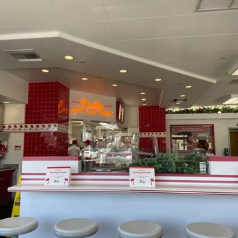 In-N-Out Burger - Burgers Near Me - Tustin, California
