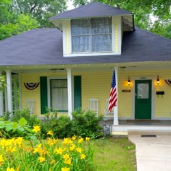 The Brooks Guest House - Built in 1900, The Brooks House was one of the first homes to be in the this part of town.