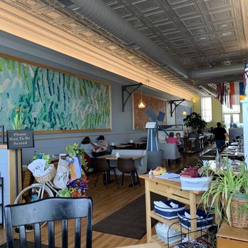 Van Gogh's Eeterie - Seating area - Breakfast & Brunch Near Me - Springfield, Missouri