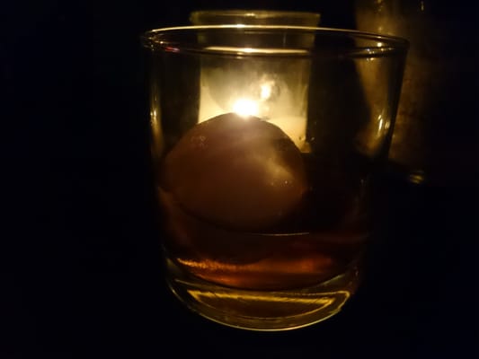 Foto de Umalas - Zaragoza, Z, ES. Whisky on the Rocks?  Almost!  Macallan on the flipping Death Star.