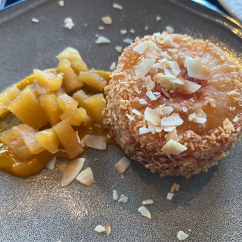 Bistro le Sam - Pineapple Upside Down Cake - Canadian (New) Near Me - Quebec City, Quebec