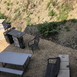 Comfort Suites - Picnic Tables