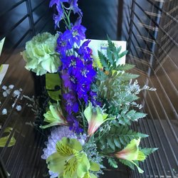 Lawrence & Memorial Hospital - Flower VENDING machine!!! Have you ever seen anything like this?!?!     Will admit some prices don't make sense though...