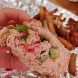 Killer Buns - Inside the lobster roll