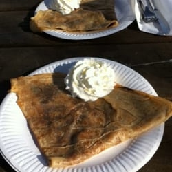 Crêperie des Vignolles - Crêpe Nutella-Banane-Chantilly (Bourg) et Crêpe Nutella-Poire-Chantilly