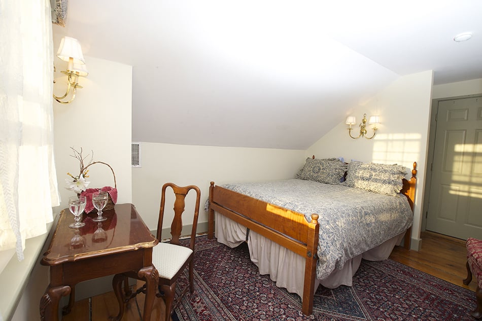 PINEAPPLE INN Updated September 2024 19 Photos & 10 Reviews 10