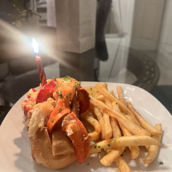 Hook & Anchor - Lobster roll - Seafood Near Me - Costa Mesa, California