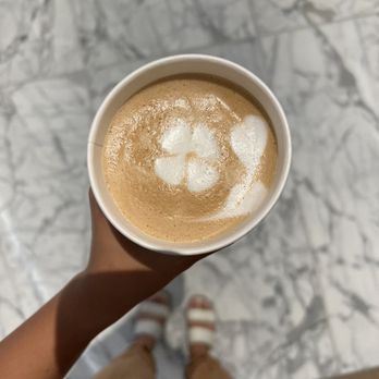 Cafe Daisy - hot sea salted caramel latte large - Coffee & Tea Near Me - Honolulu, Hawaii
