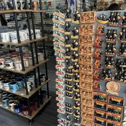 Scenic Gifts & Souvenirs - Great souvenirs and lots of magnets