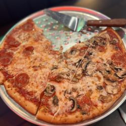 Crust Pizza - 14" pizza, pepperoni and half mushroom