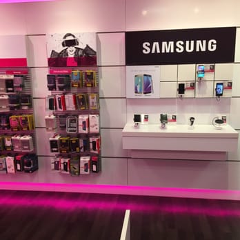 T-Mobile - Inside the store - Mobile Phones Near Me - Des Moines, Iowa