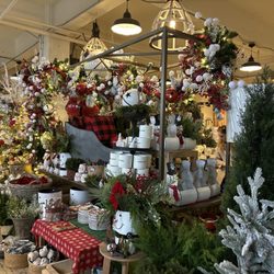 Tattered Tulip Home - One of many inspiring displays, like a Where's Waldo of Christmas ideas!