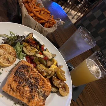 Stonebridge Grill And Tavern - Salmon with veggies and sweet potato fries - American Near Me - Warren, Ohio Stonebridge Grill And Tavern - Salmon with veggies and sweet potato fries - American Near Me - Warren, Ohio