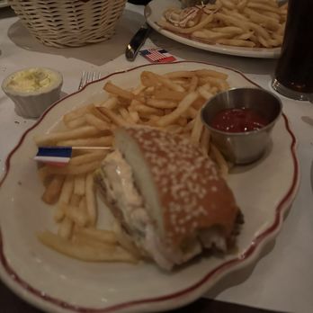 Le Diplomate - 1/2 Burger Amrican - Brasseries Near Me - Washington, DC, District of Columbia
