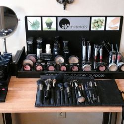 Rejuvenations Facial Aesthetic Clinic - Mineral make up application station