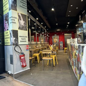 Burger & Fries - Dining area - Burgers Near Me - Paris, 75